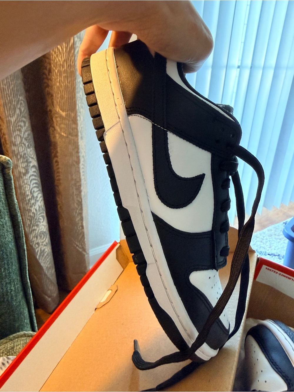 Nike Men’s Black and White Low-Top Sneakers - Picture 3 of 8